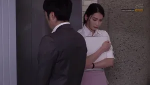 Em thư ký đáng buồn bị tiền bối bắt vào khách sạn phục vụ đối tác