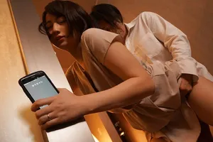 Người vợ đi họp lớp rồi xxx với nyc mặc cho ông chồng ở nhà chờ