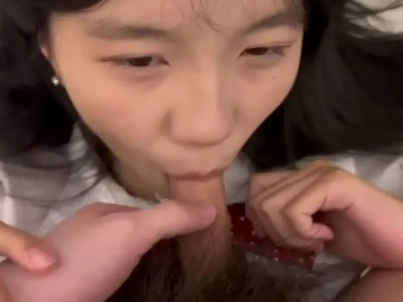 Em loli dễ thương liếm cò biến em thành con đào dam dang p2